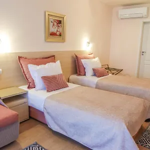 2* Hotel Acropolis